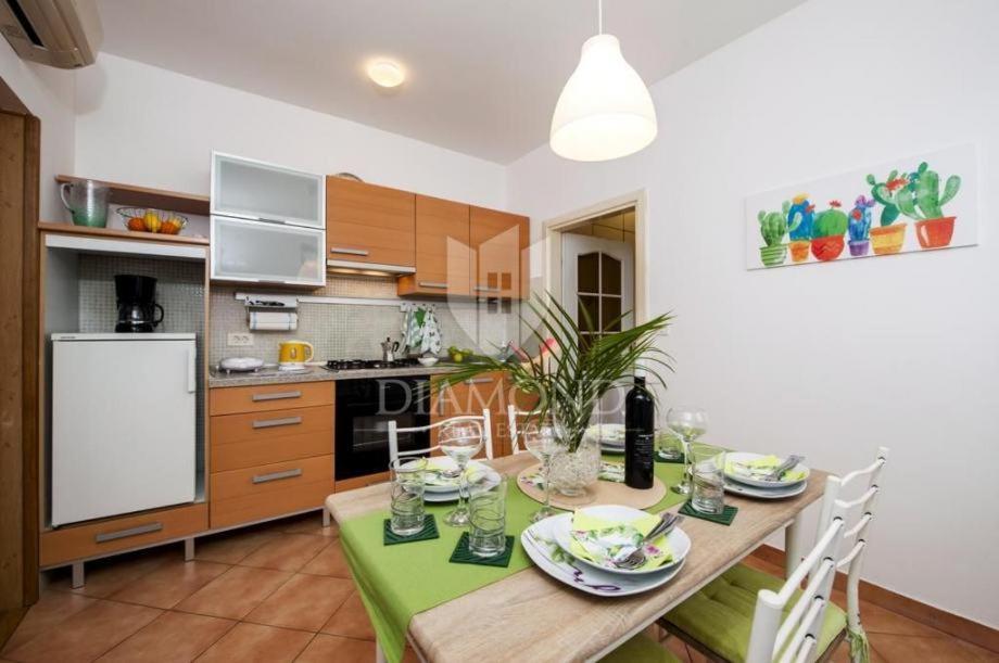 Santa Eufemia Rovinj 10Min Walk To City & Free Garage Parking Apartment Luaran gambar