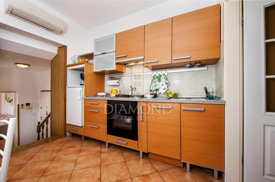 Santa Eufemia Rovinj 10Min Walk To City & Free Garage Parking Apartment Luaran gambar